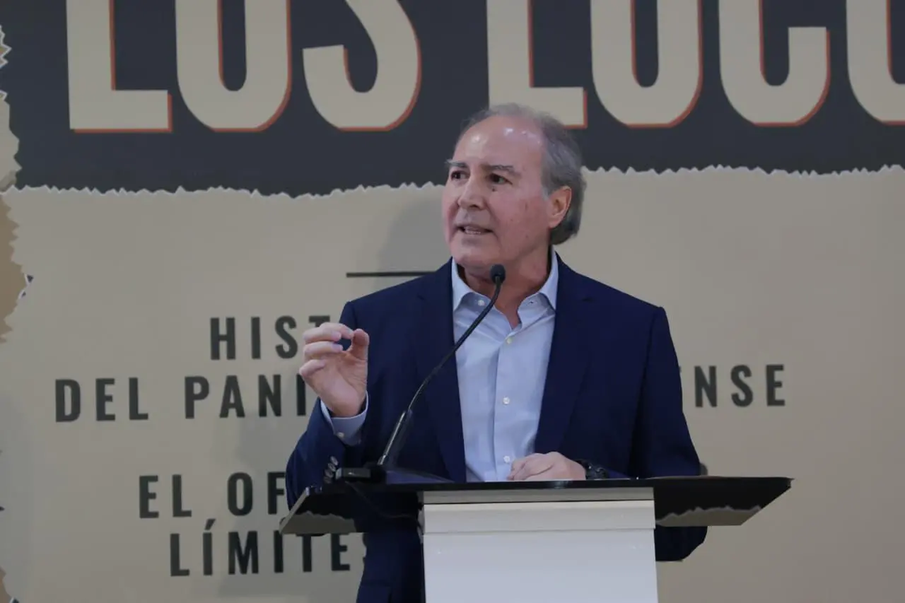$!Presentan en Culiacán el libro Los Locos de la Democracia