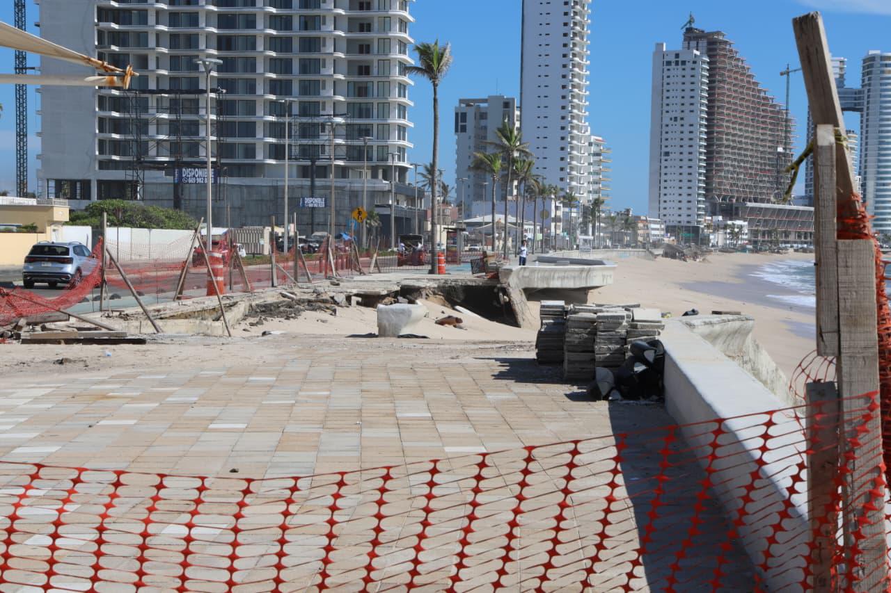 $!Además de seis socavones, oleaje deja daños en muros de contención y accesos del malecón de Mazatlán