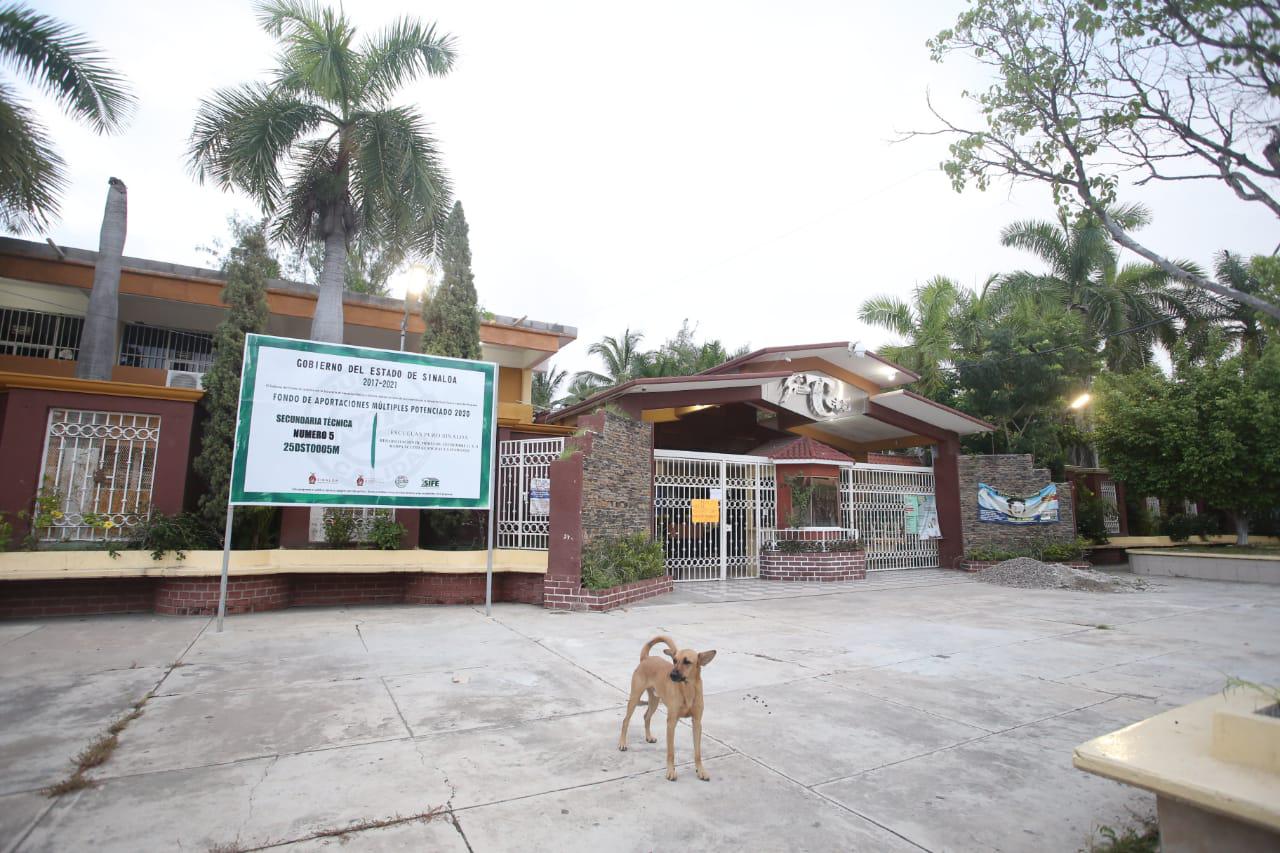 $!En el primer día de clases presenciales, mayoría de escuelas en Mazatlán siguen cerradas