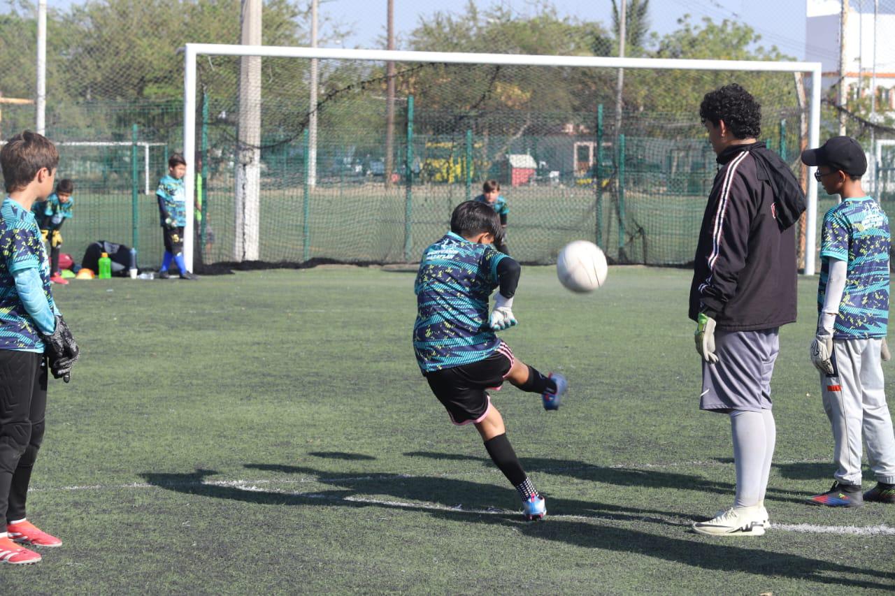 $!Sport Camp Mazatlán impulsa talentos con ex futbolistas y visores profesionales