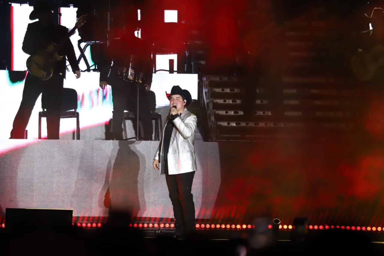 $!Abren la fiesta carnavalera Julión Álvarez y Alfredo Olivas con el Rey de la Alegría Héctor II