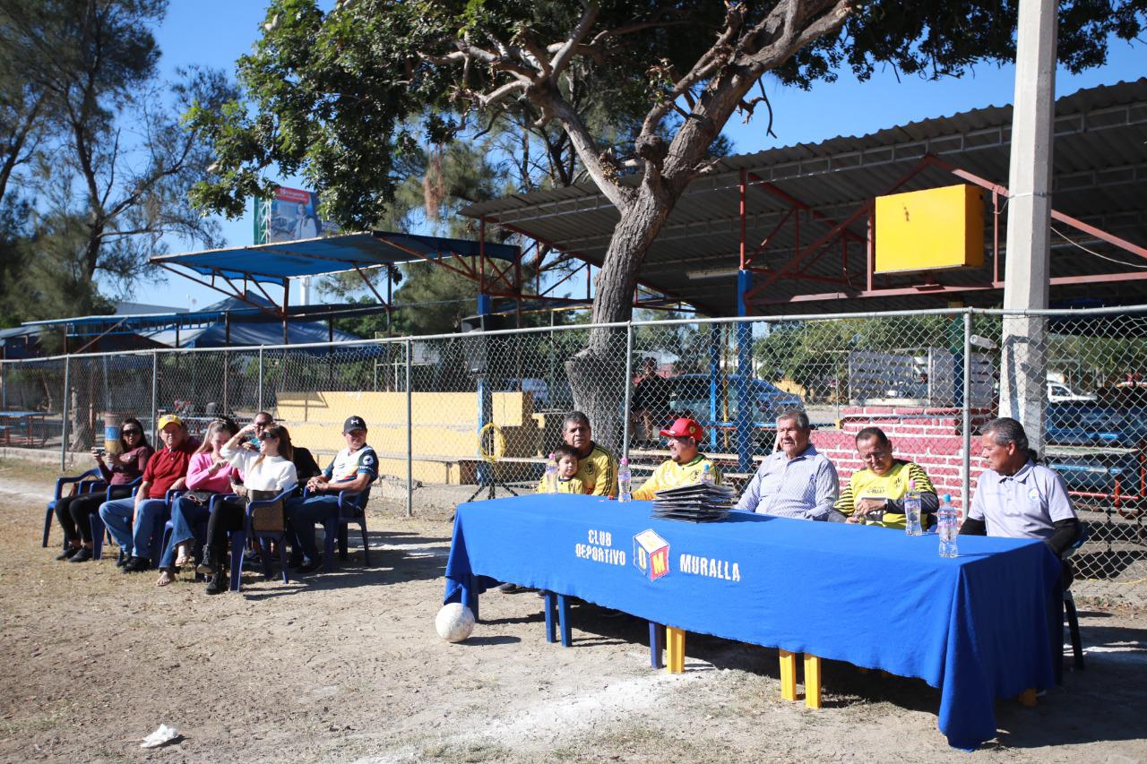 $!Rueda el balón en la Liga de Futbol Veteranos Platino, en el Muralla