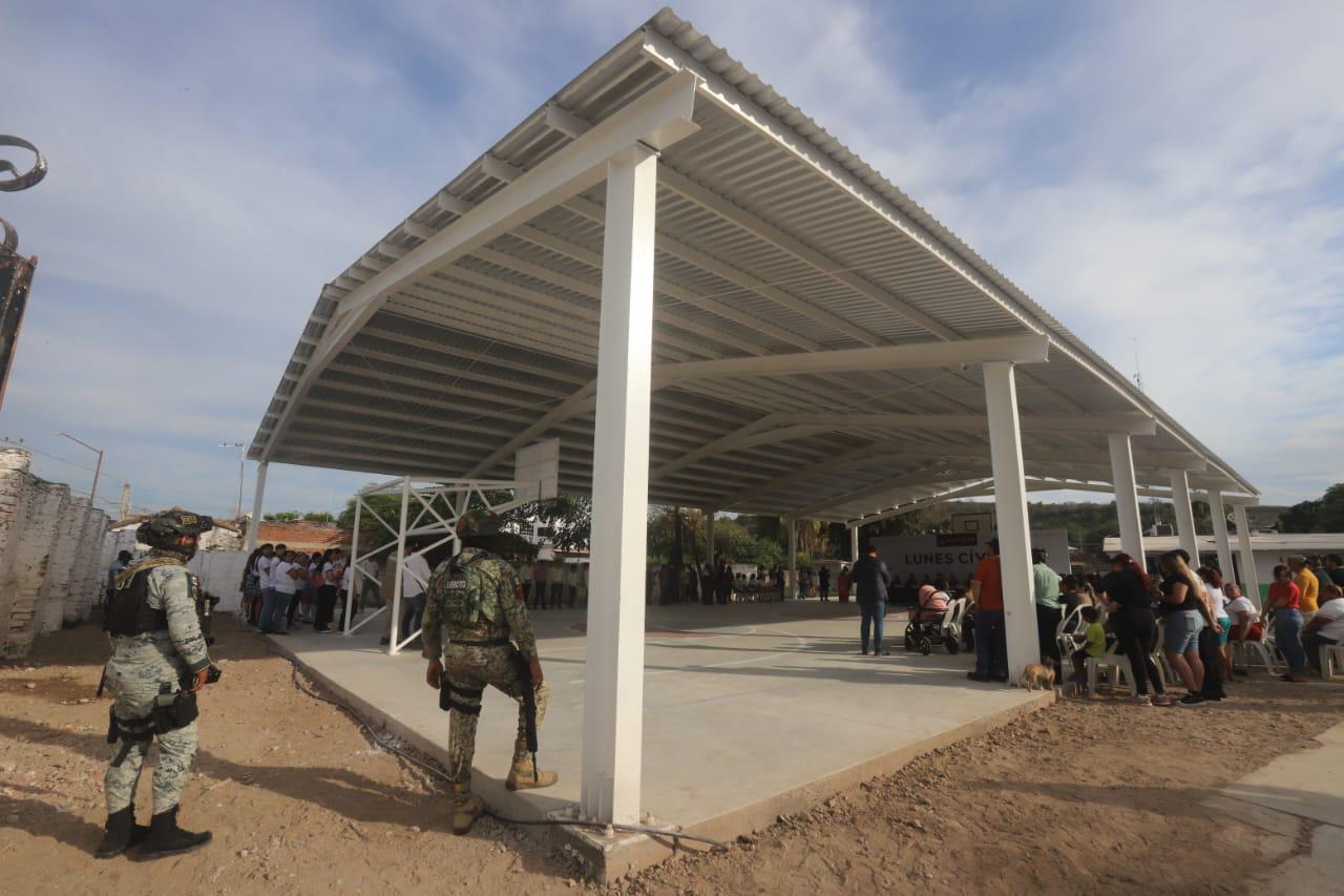 $!Inauguran techumbre y cancha de usos múltiples en Telesecundaria de Siqueros durante Lunes Cívico