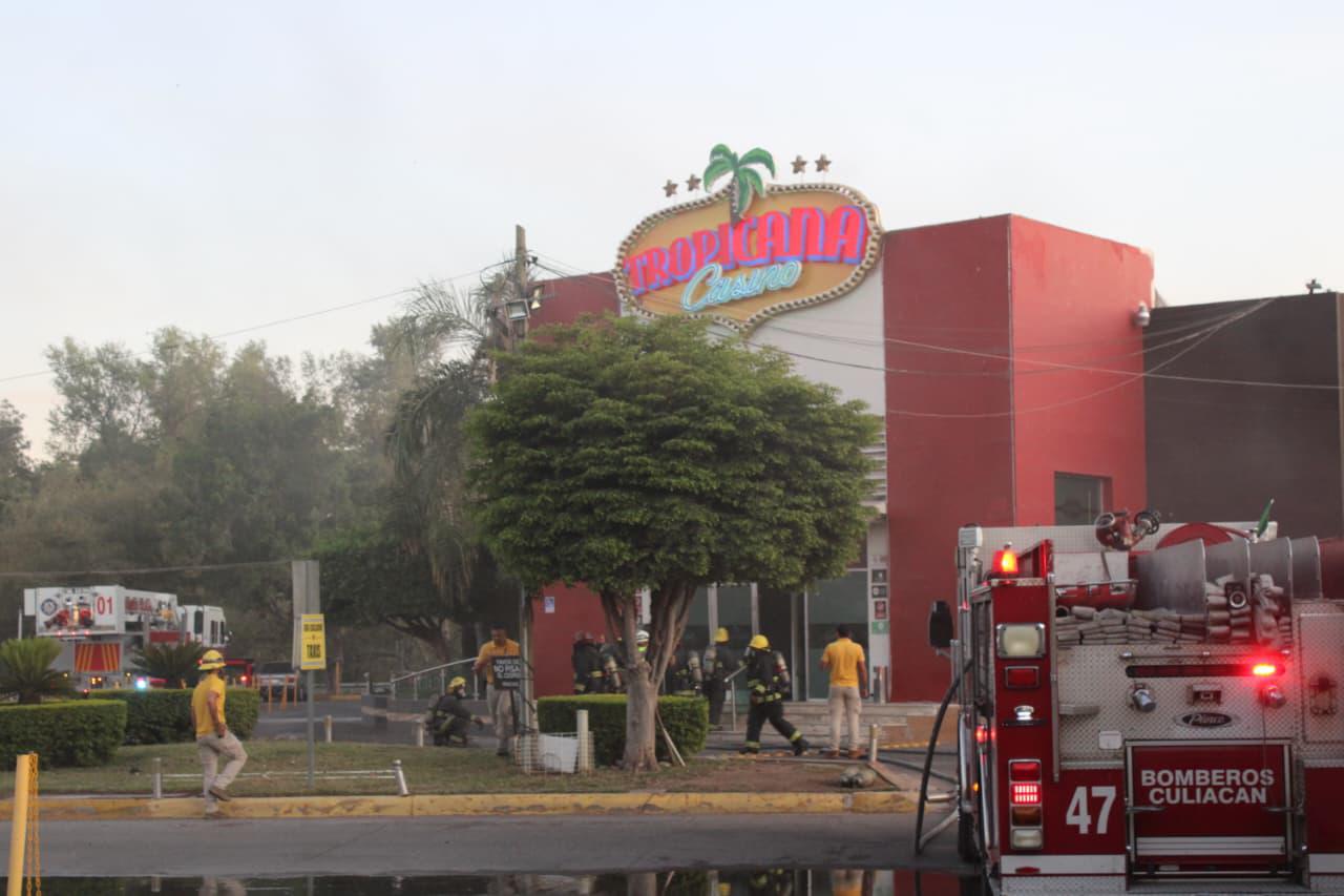 $!Incendian casino en el Desarrollo Urbano Tres Ríos de Culiacán