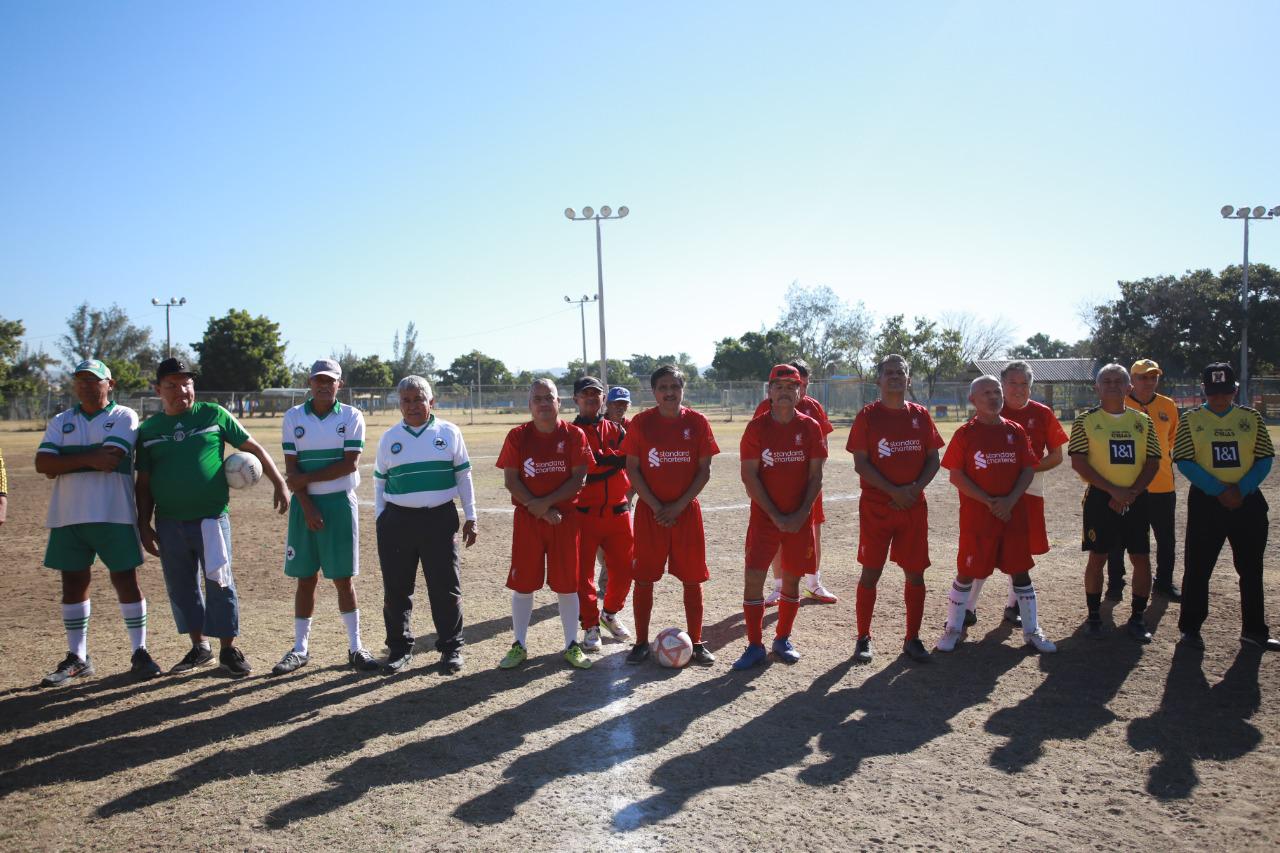 $!Rueda el balón en la Liga de Futbol Veteranos Platino, en el Muralla