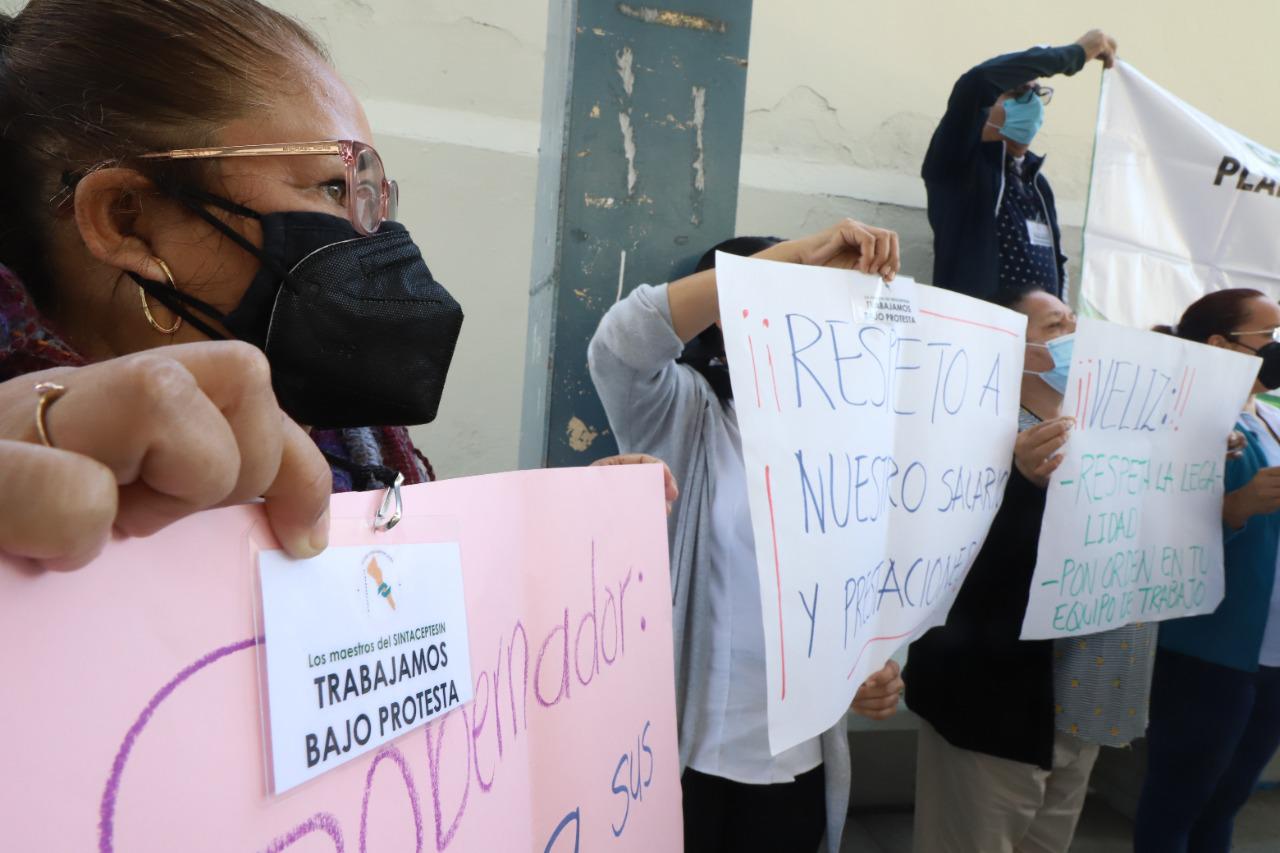 $!Docentes del Conalep II en Mazatlán trabajan bajo protesta y piden el cese del director general