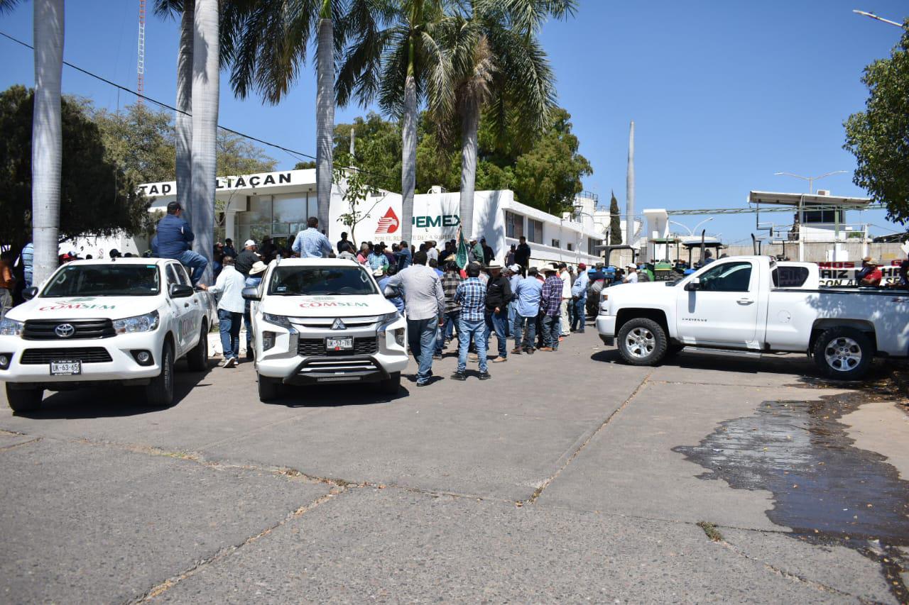 $!Deliberan productores entre Aeropuerto de Culiacán o Pemex en Mazatlán