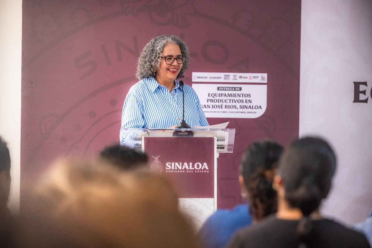 $!Juan José Ríos impulsa economía con entrega de equipos productivos