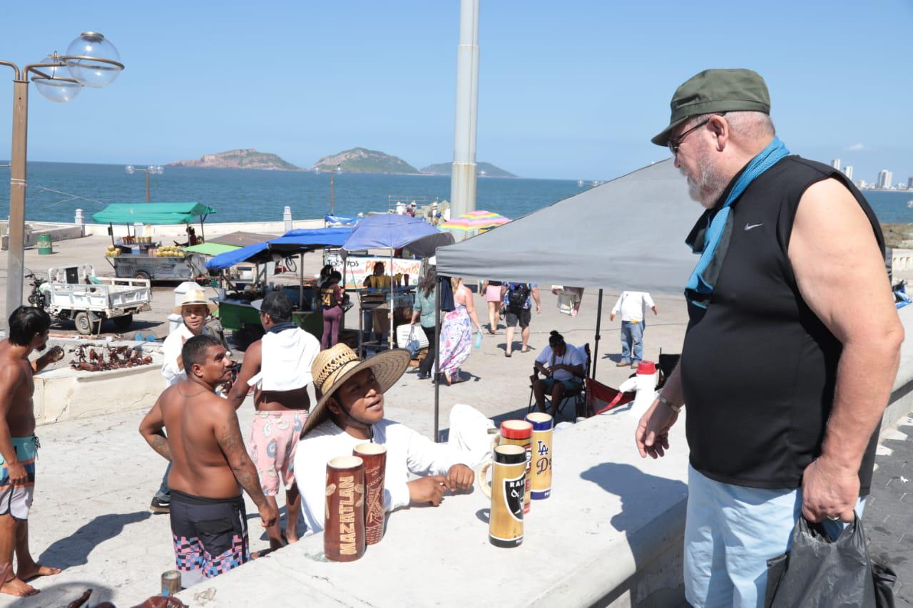$!Llega Carnival Panorama a Mazatlán con más de 5 mil pasajeros a bordo