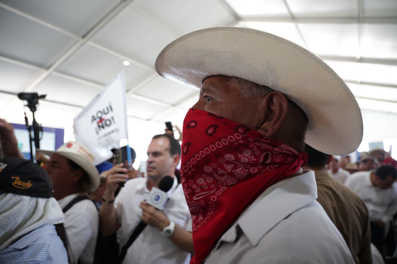 $!Manifestación revienta evento de inauguración de planta Pacífico Mexinol en Topolobampo