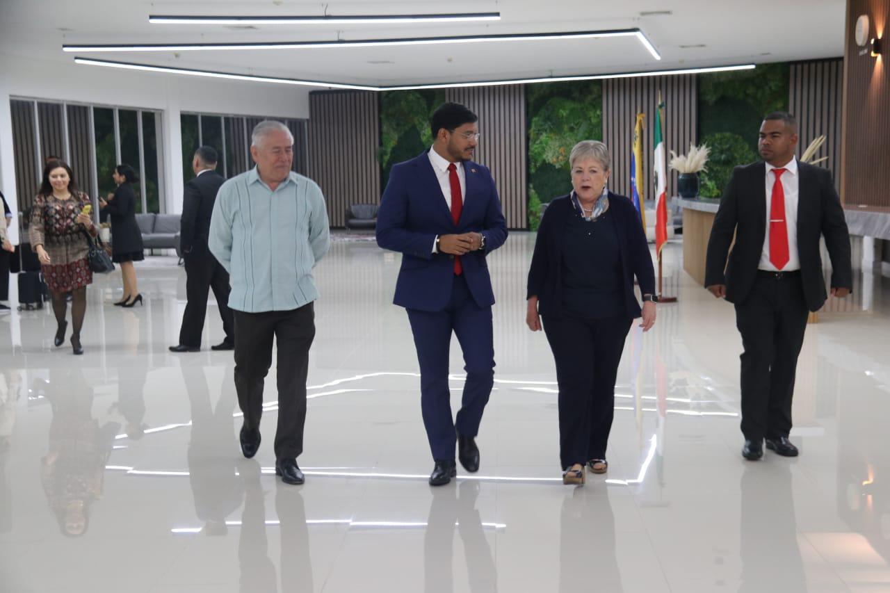 $!Viaja Alicia Bárcena a Venezuela para reunirse con Nicolás Maduro