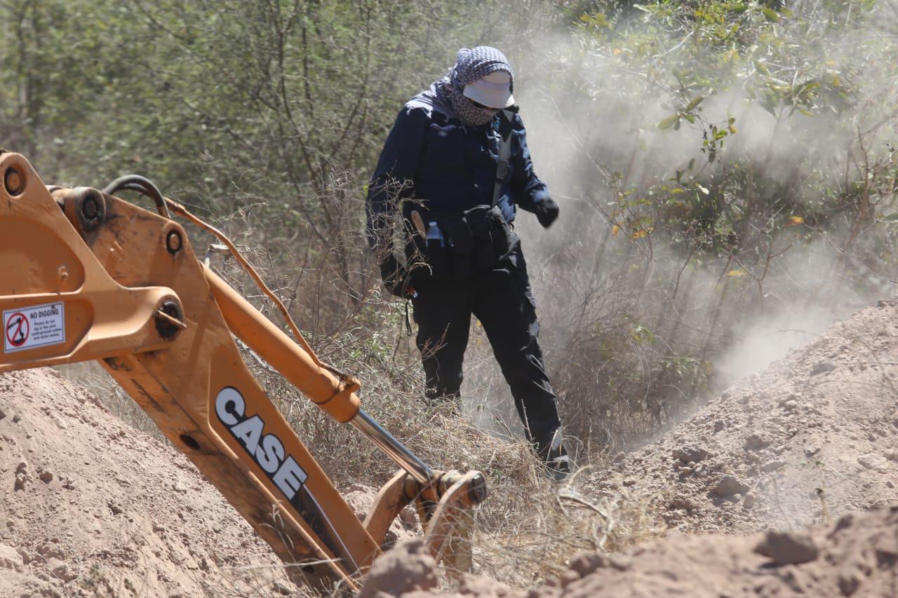 $!Madres salen al campo en Mazatlán a buscar a sus hijos desaparecidos