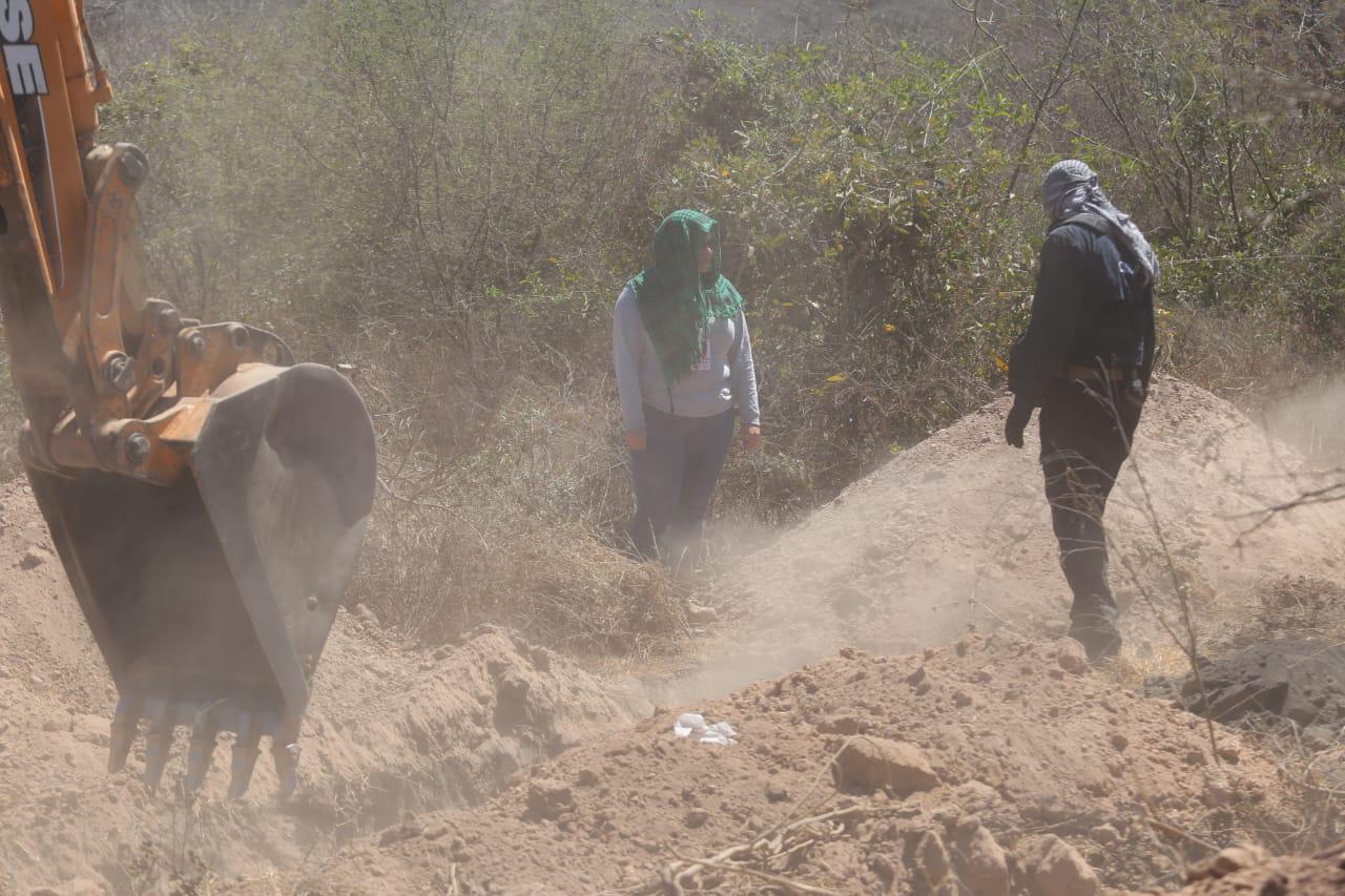 $!Madres salen al campo en Mazatlán a buscar a sus hijos desaparecidos