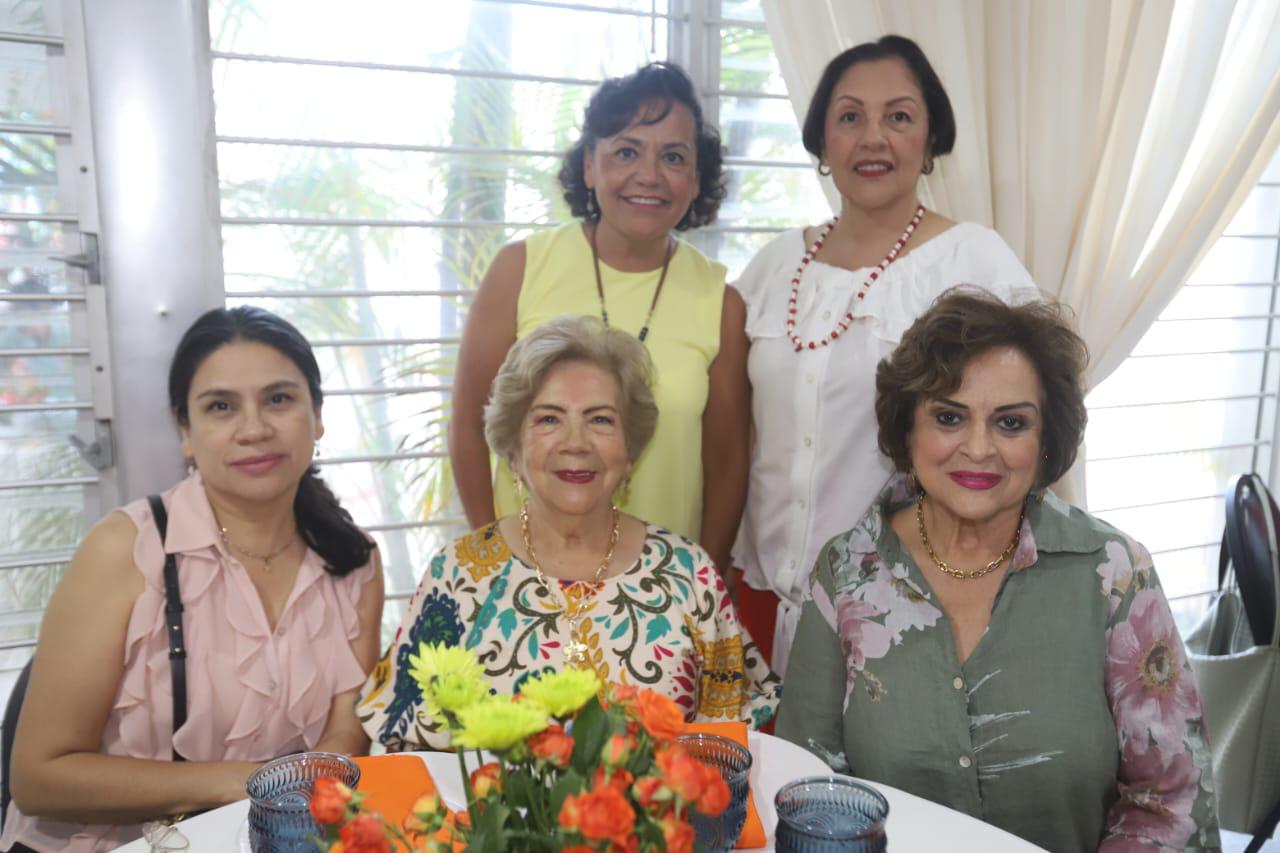 $!Lety Rojo y Lolis Ríos, Guillermina García, Lucy Calleros de Soto y Rayito Arias de Rodríguez.