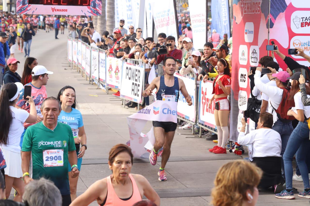 $!Michoacán y Zacatecas se apoderan de los 21K del Maratón Pacífico