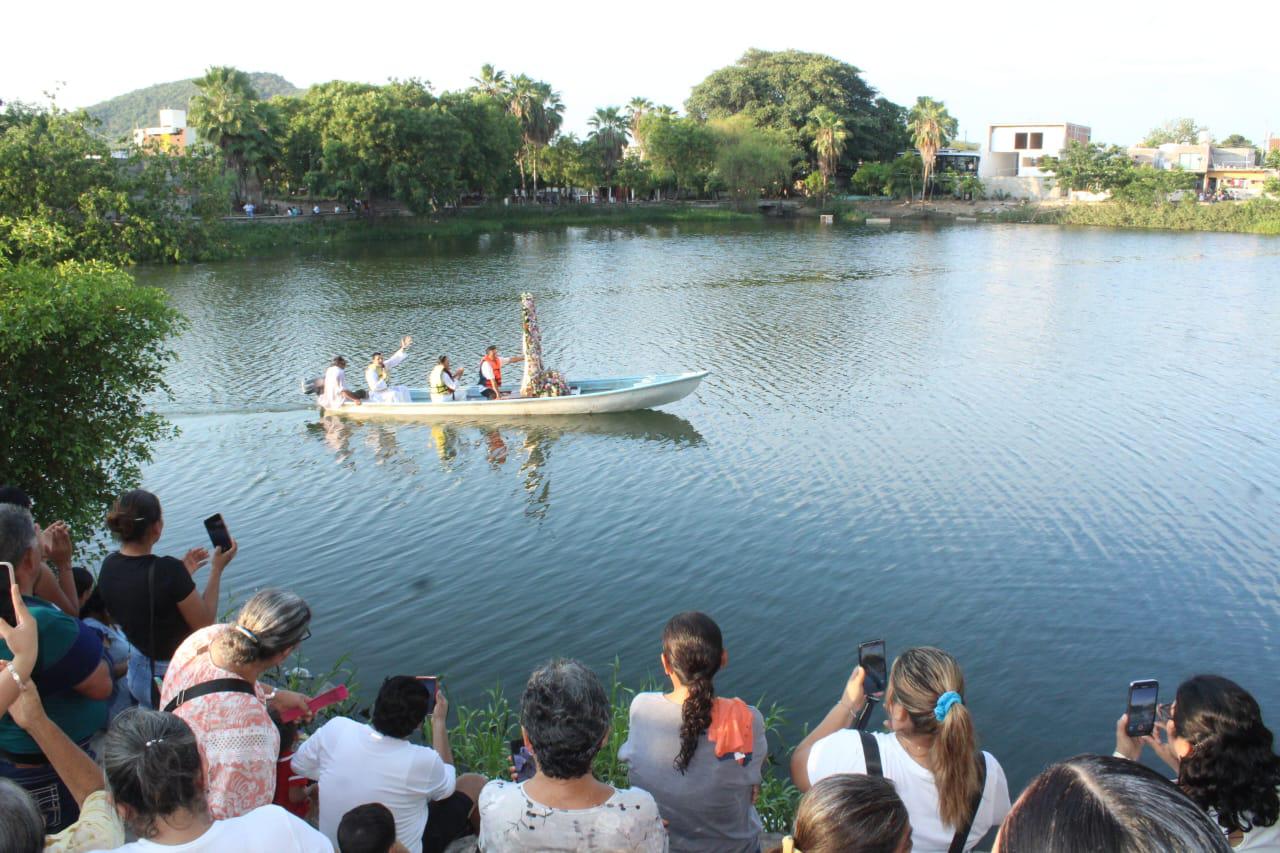 $!El Rosario honra a Nuestra Señora del Carmen con procesión y misa