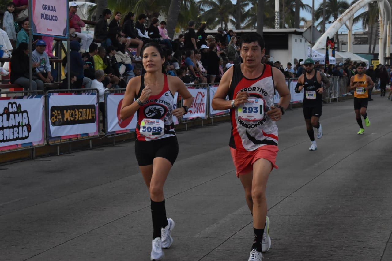$!Miles toman el Malecón en el Gran Maratón Pacífico Mazatlán