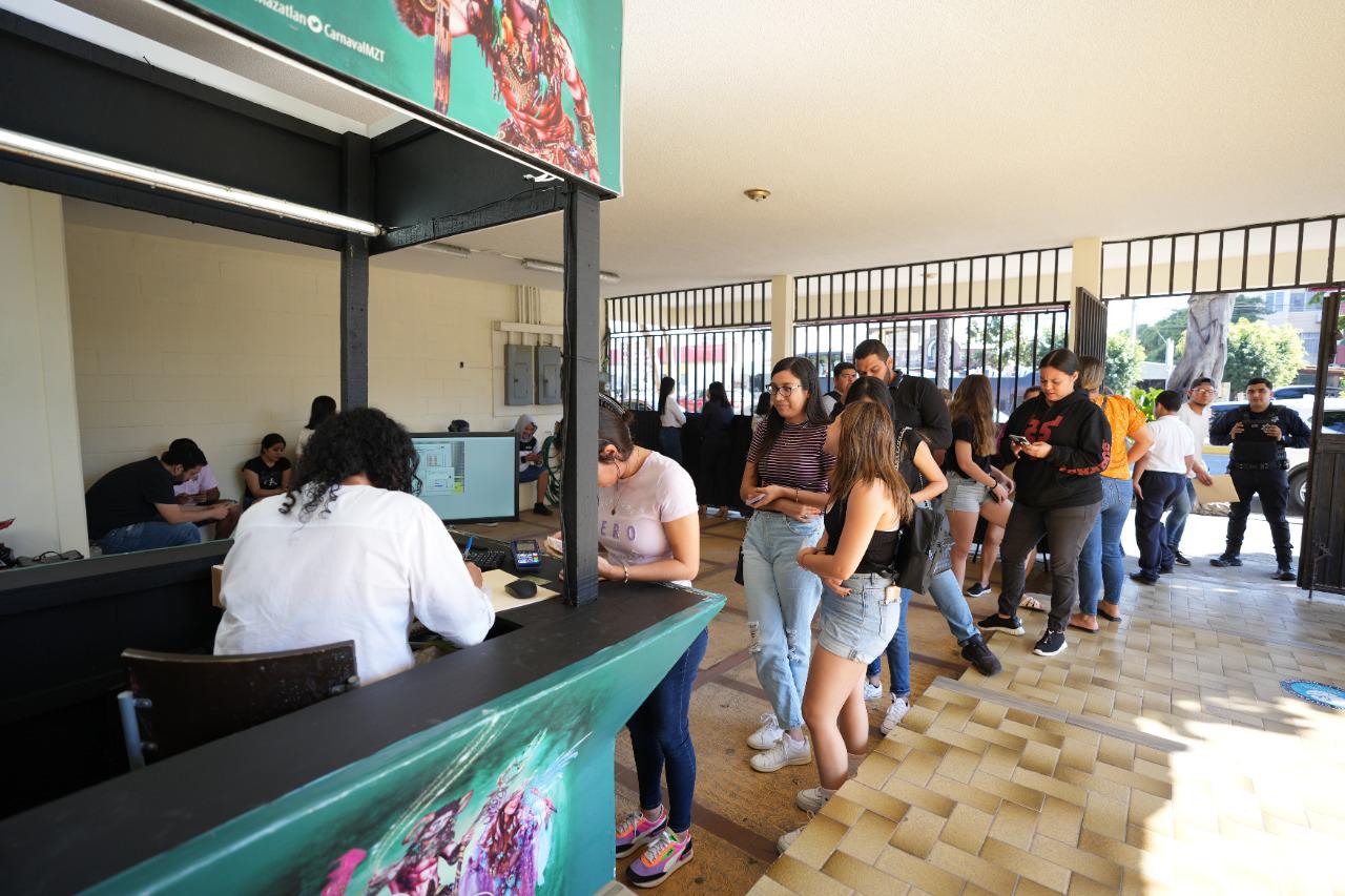 $!Abarrotan taquillas para comprar boletos para Carnaval de Mazatlán 2023