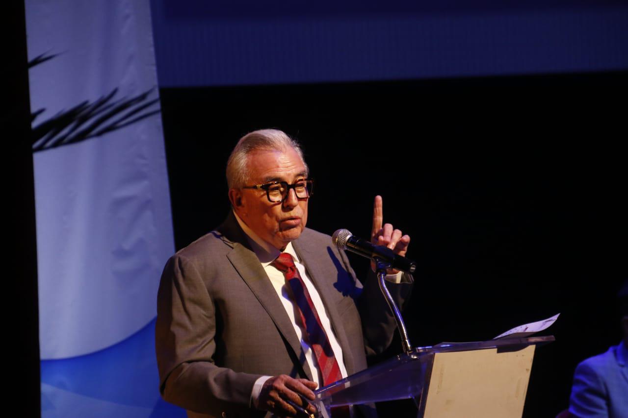 $!Gobernador de Sinaloa toma protesta a nueva presidenta de Canaco Culiacán