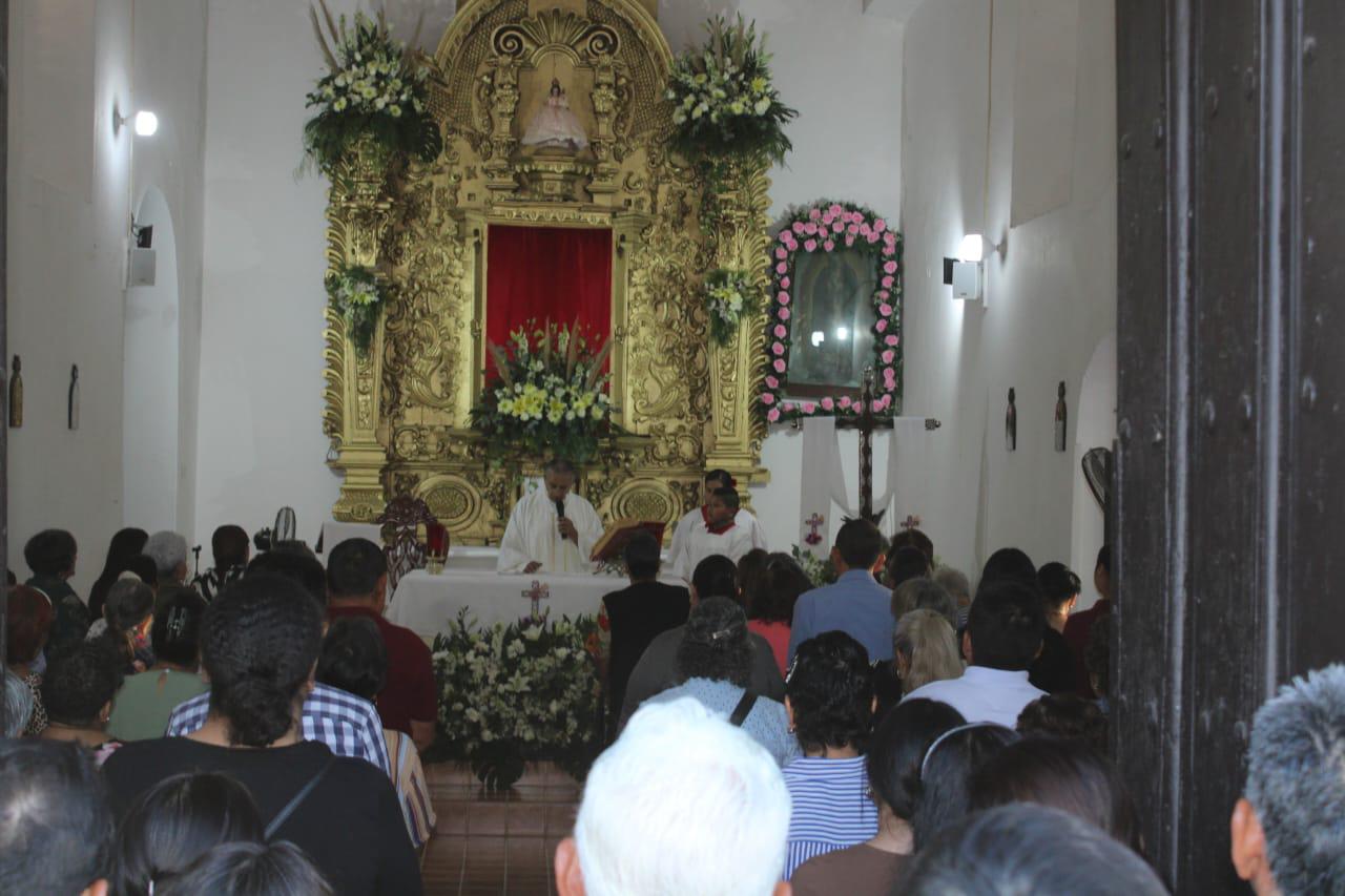 $!Párroco de El Rosario pide por la paz durante misa de la Santa Cruz
