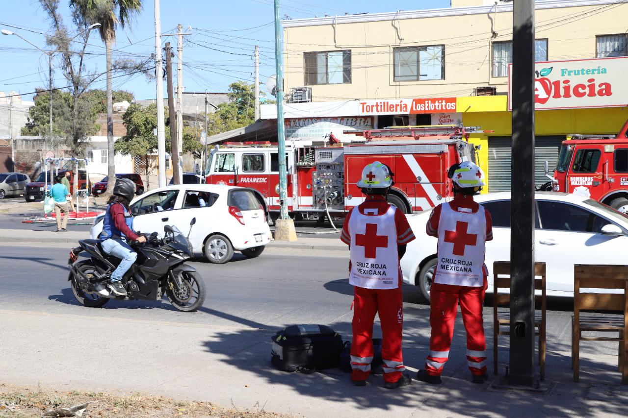 $!En Mazatlán, se registra derrame de sustancia química en la colonia Jacarandas