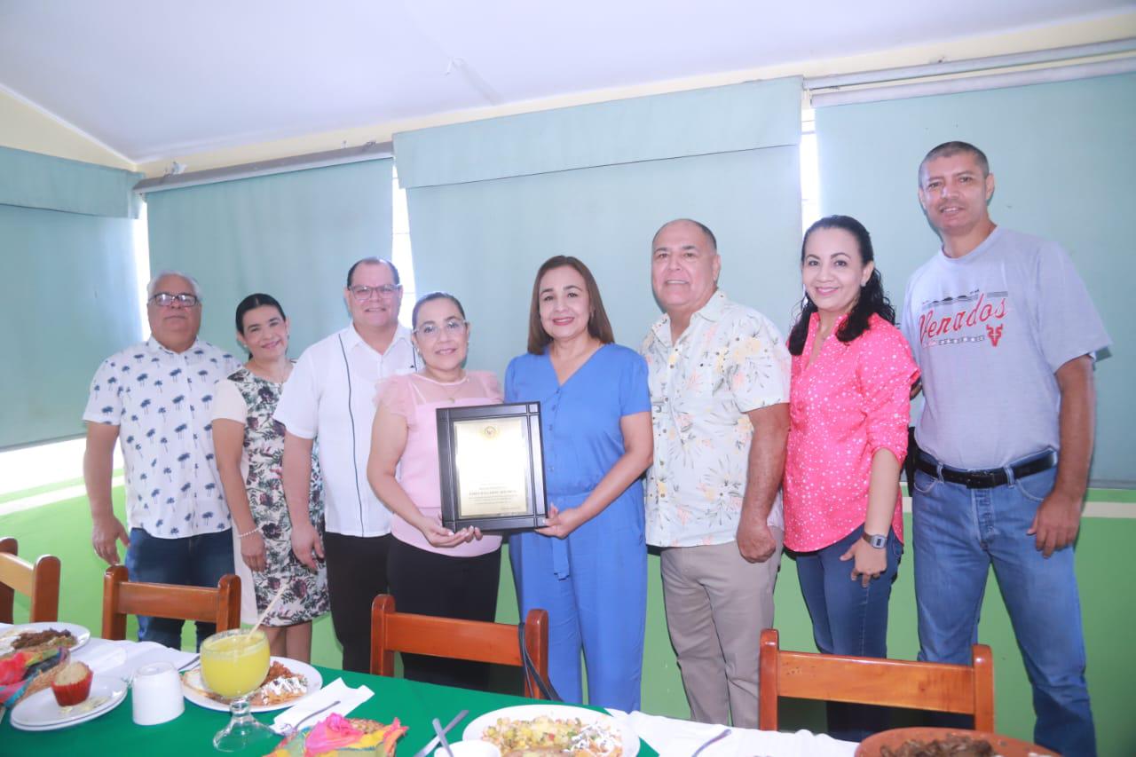 $!Socios honorarios de Club Muralla reconocen memoria de Ballardo Aréchiga