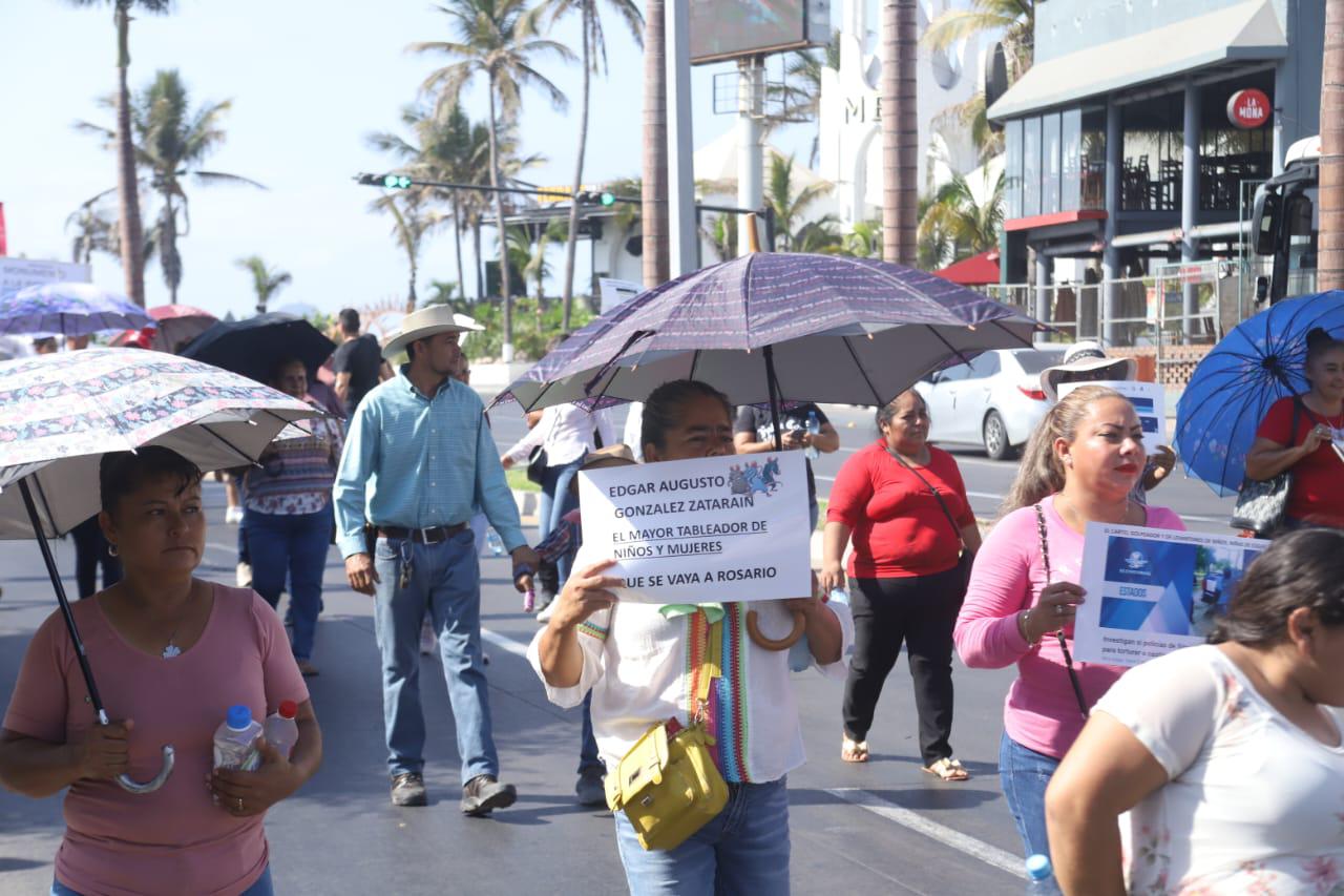$!Marchan en Mazatlán contra la corrupción y la impunidad