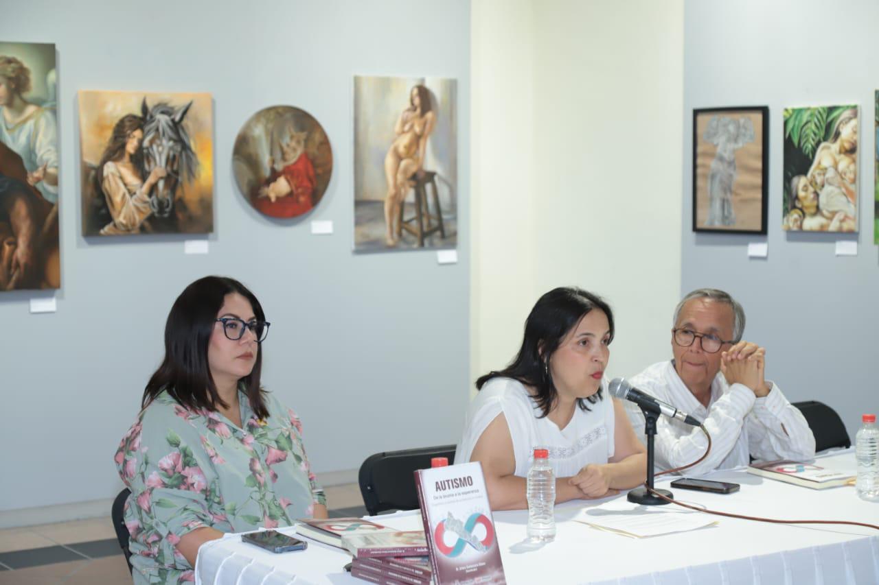 $!María Gutiérrez Pérez, Estela María Robledo Conde y Arturo Santamaría Gómez durante la presentación del libro.