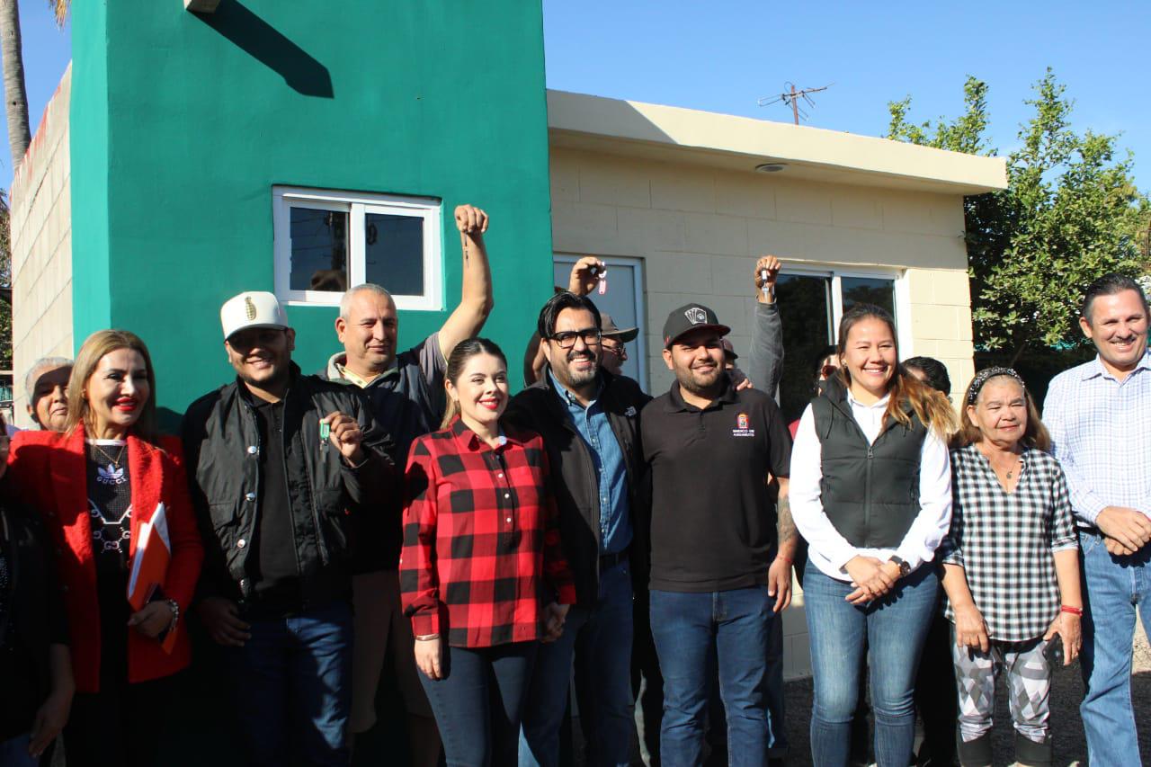$!Entrega Alcalde de Culiacán 24 acciones de vivienda en Aguaruto