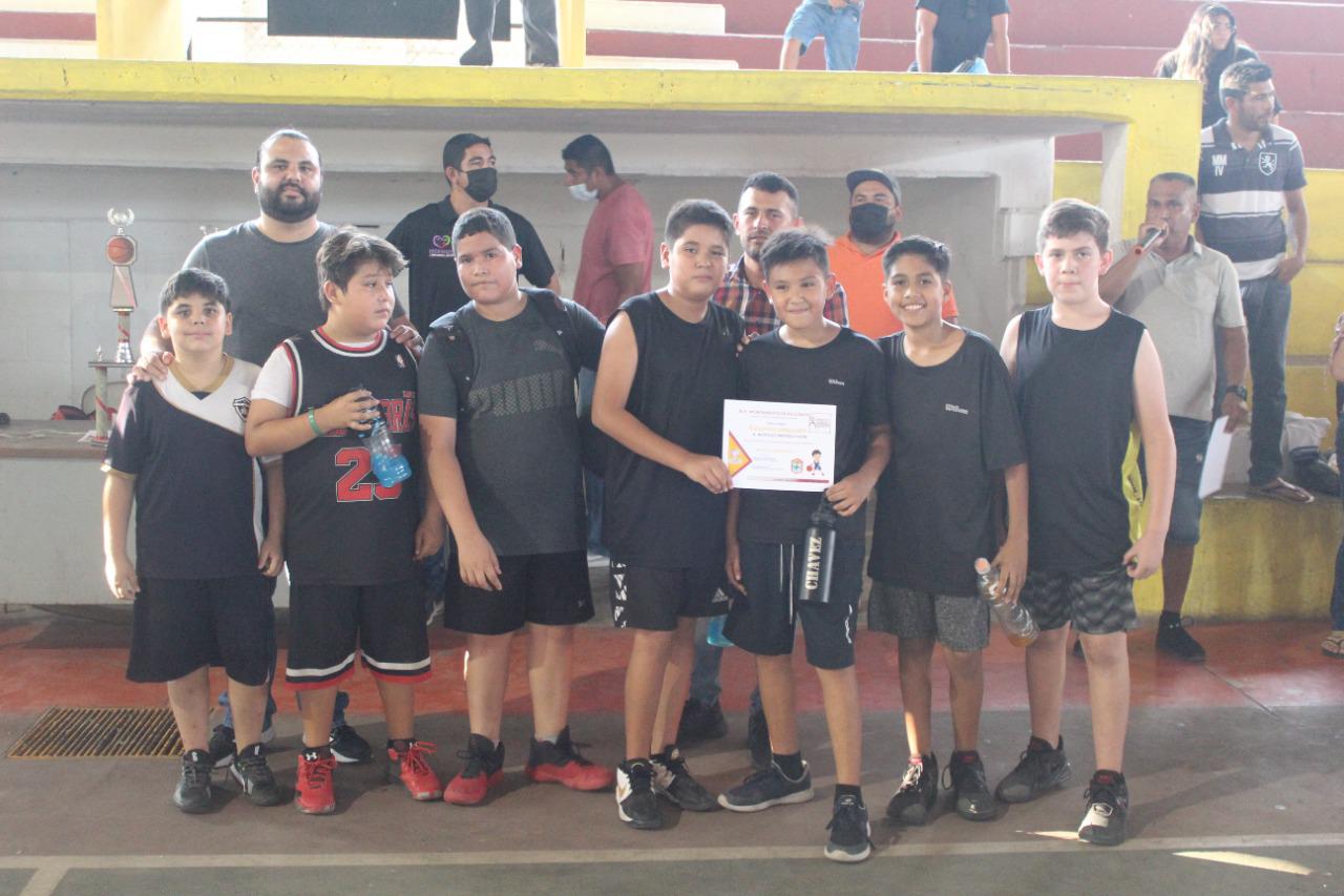 $!Colegio La Paz conquista el título del baloncesto Inter Primarias de Escuinapa