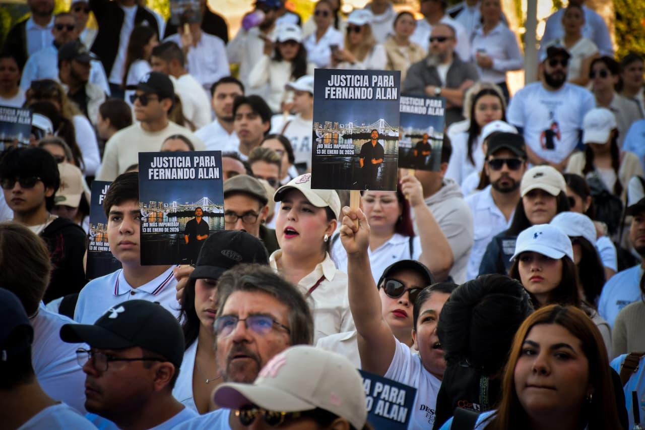 $!Marchan en Culiacán para exigir justicia por la muerte de Fernando Alan