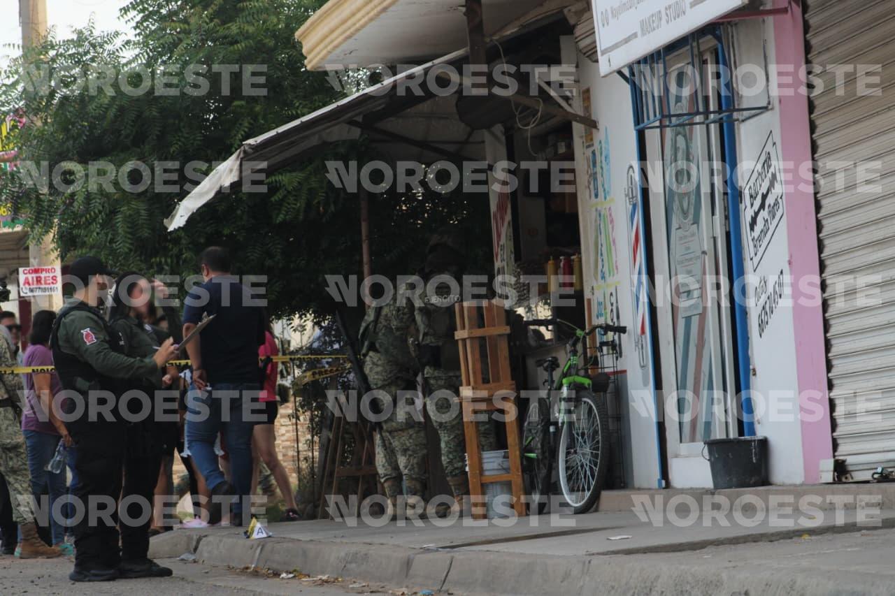 $!Matan a tiros a una mujer en una barbería de la colonia Esthela Ortiz, en Culiacán