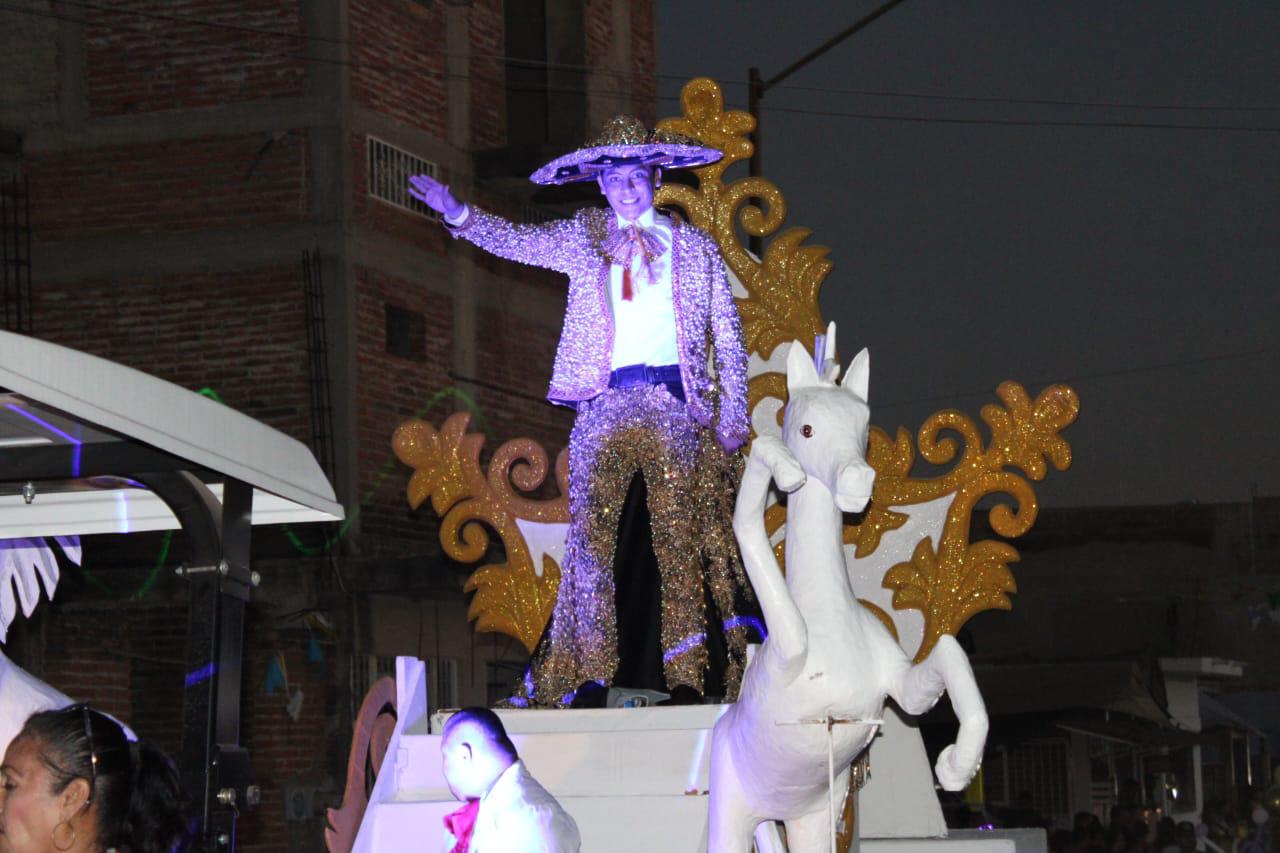 $!Disfrutan familias del desfile real del Carnaval de Rosario 2024