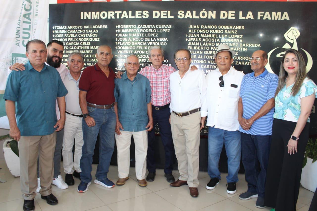 $!El periodista Antonio Velázquez es entronizado al Salón de la Fama