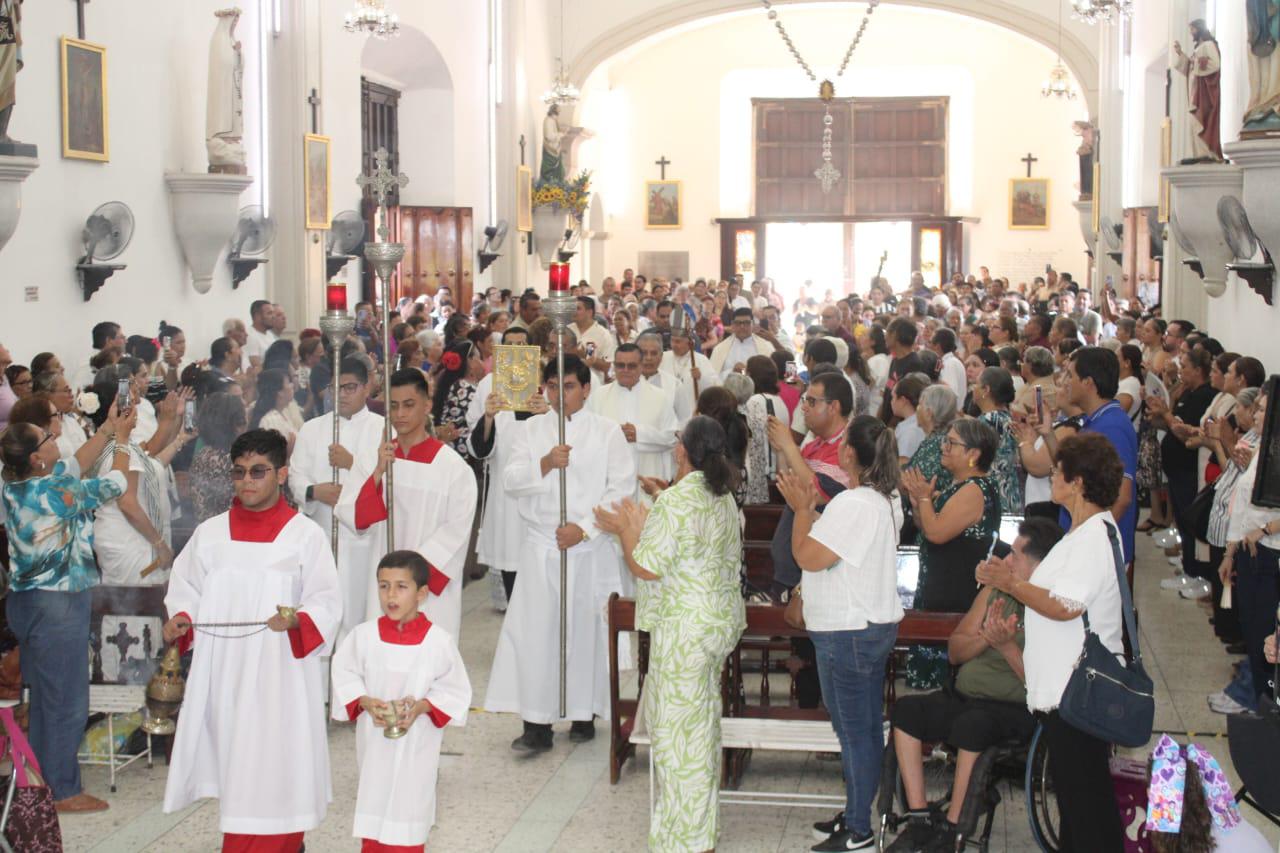 $!Llama Obispo de Mazatlán a ‘pasar la vida haciendo el bien’ durante fiesta de la Virgen del Rosario