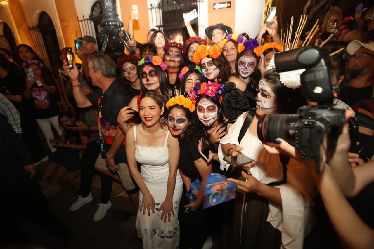 $!La Alcaldesa Estrella Palacios convivió con los mazatlecos.