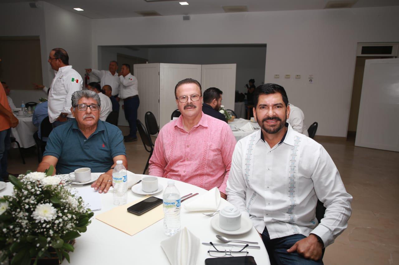 $!Lorenzo Larreta Estrada, Hugomar Peraza y el diputado local, Juan Carlos Patrón.