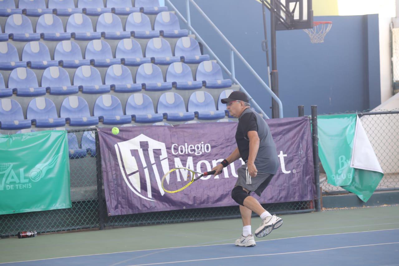 $!Ávila y Vázquez dominan con facilidad en Torneo de Tenis Bajo Techo