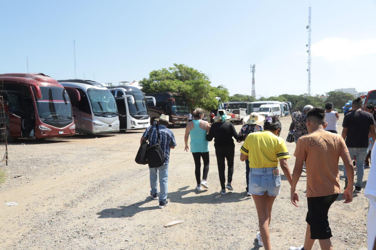 $!Se mantiene buena afluencia de camiones chárteres durante octubre en Mazatlán