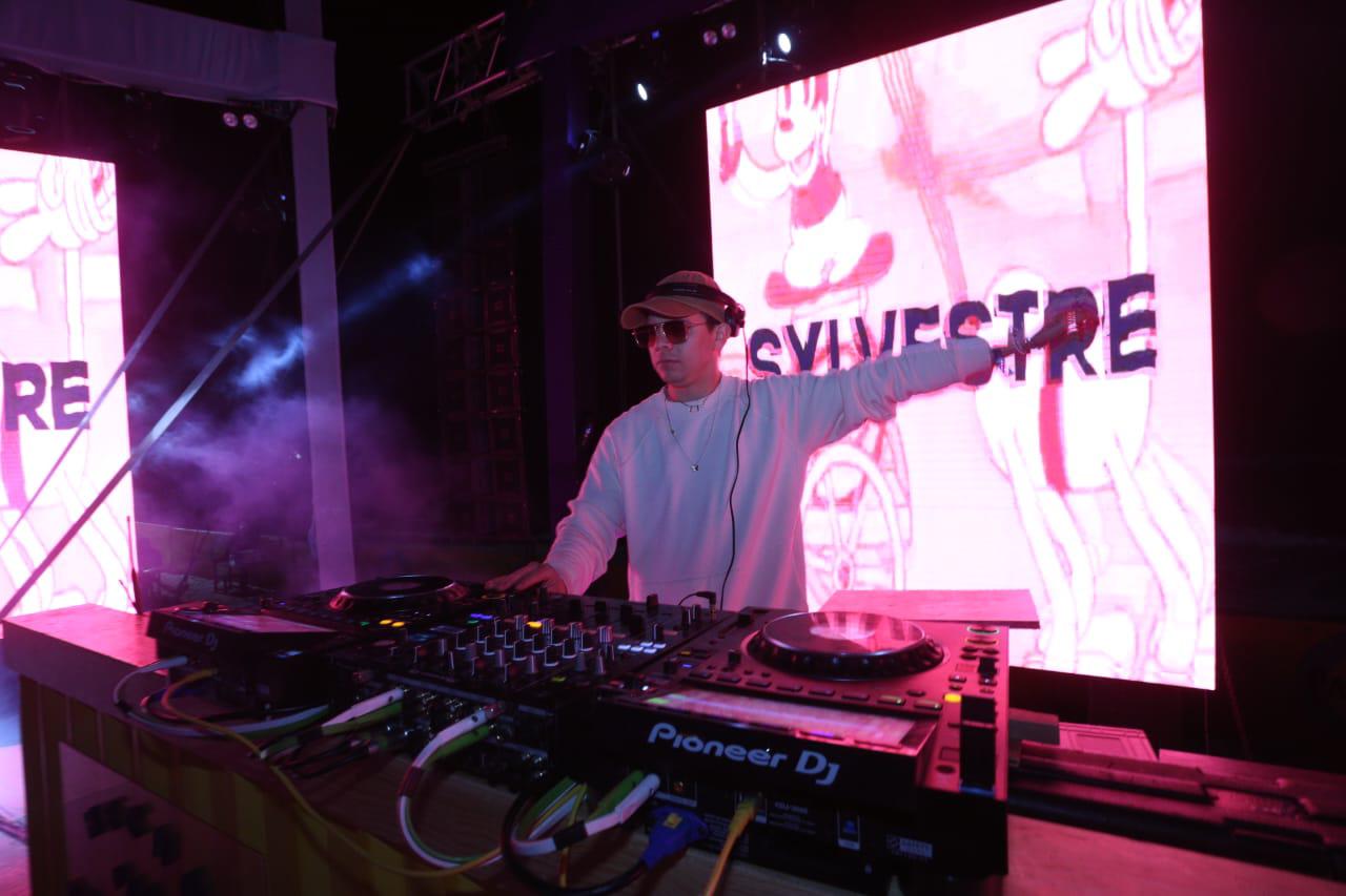 $!Disfrutan la música electrónica en el segundo día del Sunset Paradise 2023