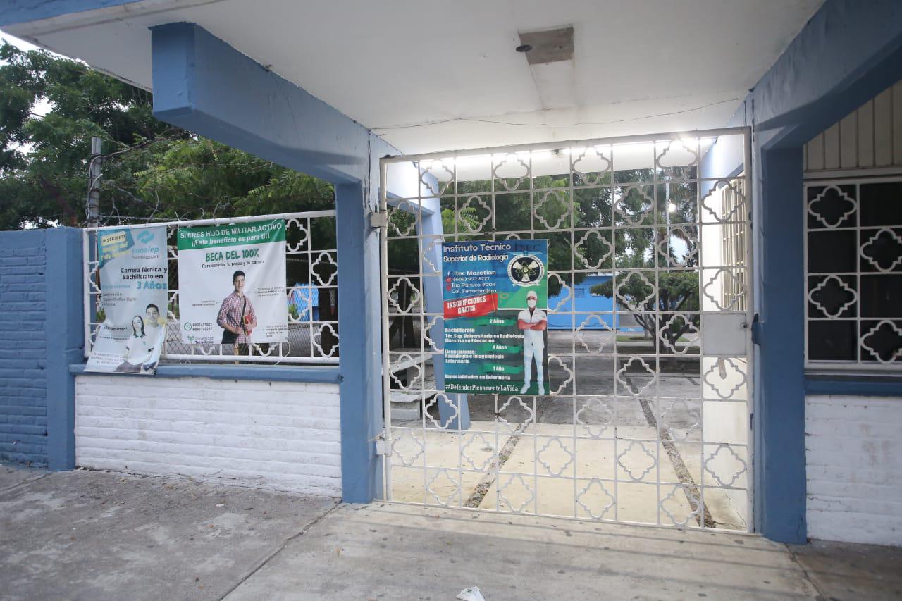 $!En el primer día de clases presenciales, mayoría de escuelas en Mazatlán siguen cerradas