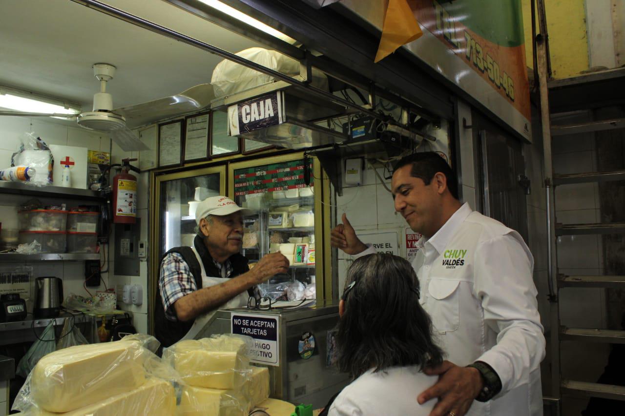 $!Jesús Valdés y Nubia Ramos visitan el Mercado Garmendia de Culiacán