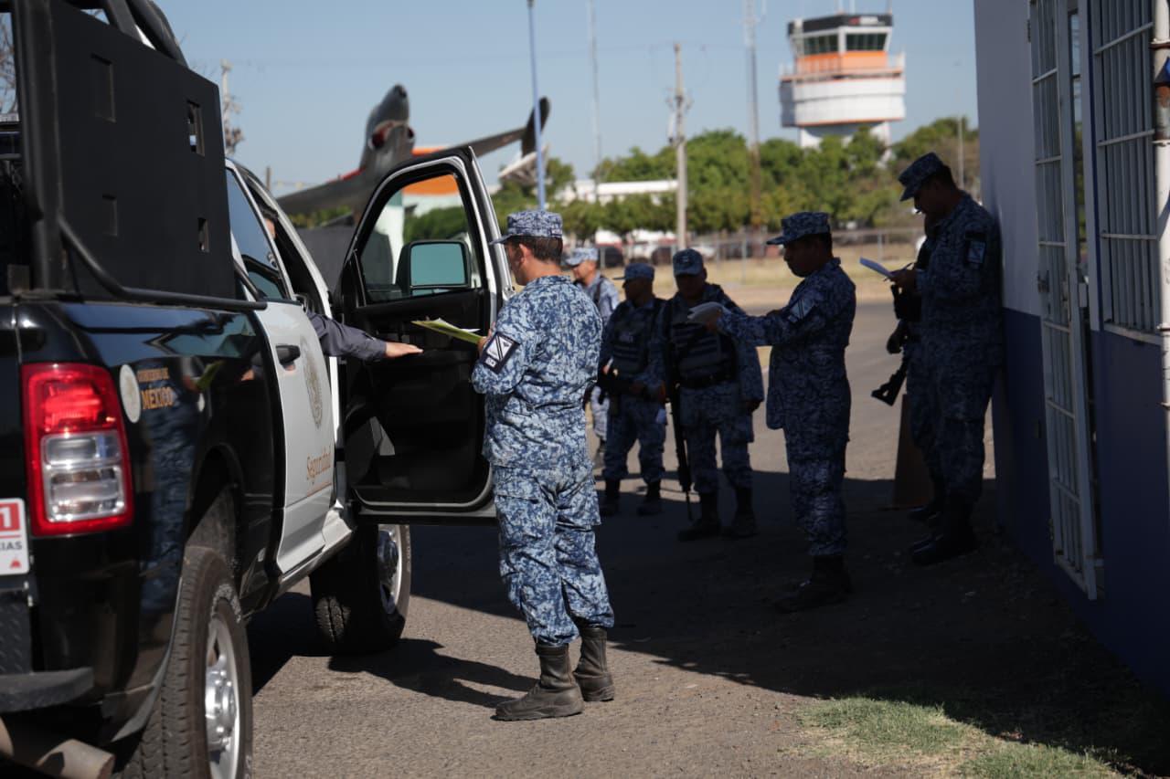 $!Rectores y empresarios se reúnen con García Harfuch en base aérea de Culiacán