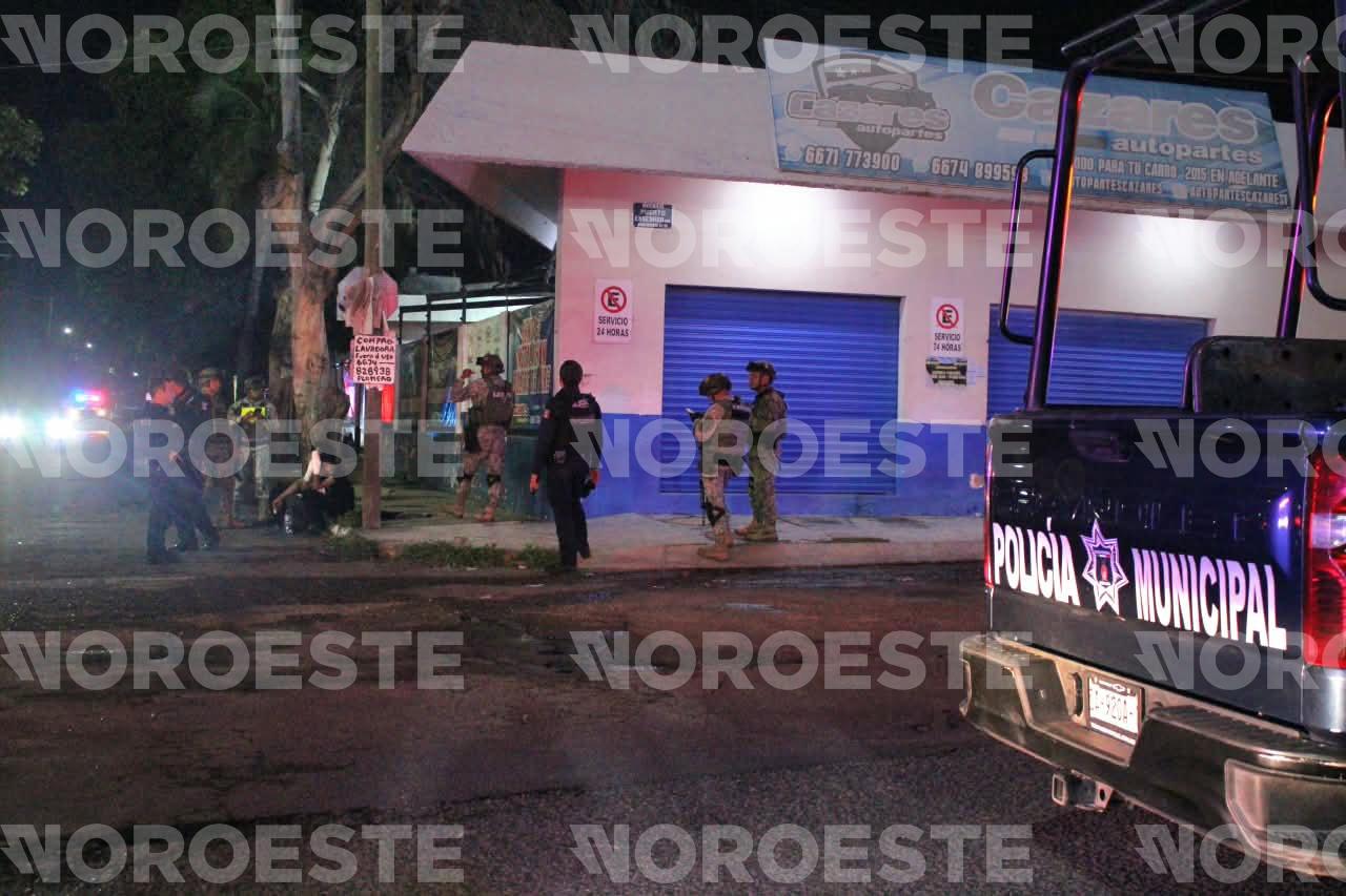 $!Ataque armado sobre avenida Manuel Clouthier deja tres heridos, en Culiacán