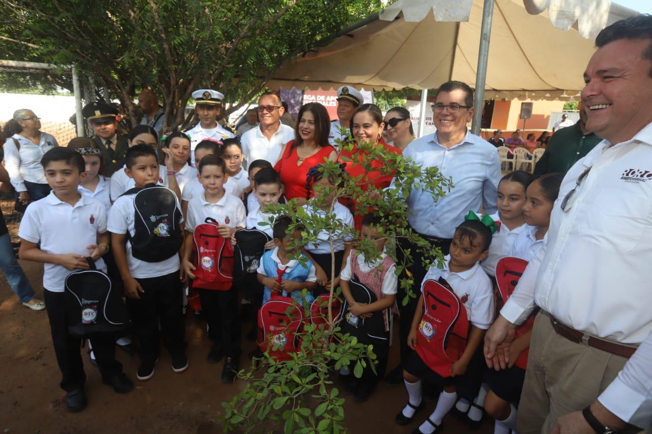 $!Se compromete Alcalde a atender necesidades de cada escuela de Mazatlán