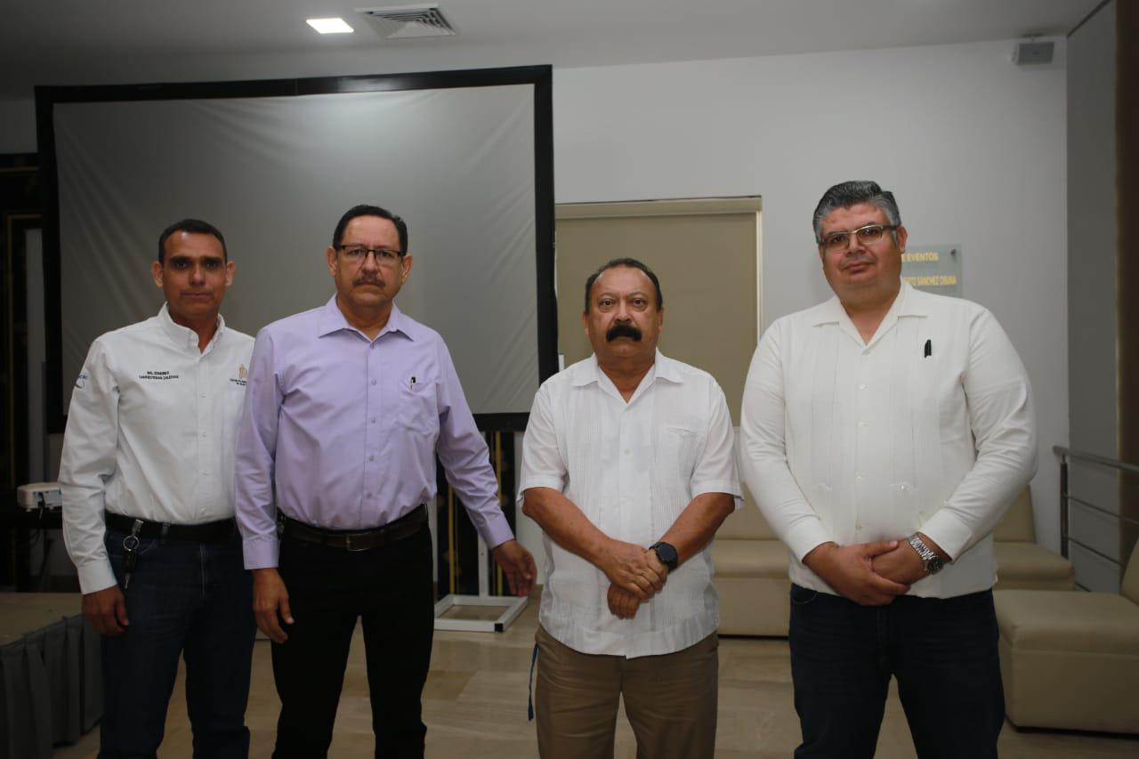 $!Edmundo Santiesteban, Jesús Ibáñez, Jorge Antonio Elguezabal y Adolfo Moreno, tomaron protesta como integrantes de la Junta de Honor del décimo quinto Consejo Directivo.