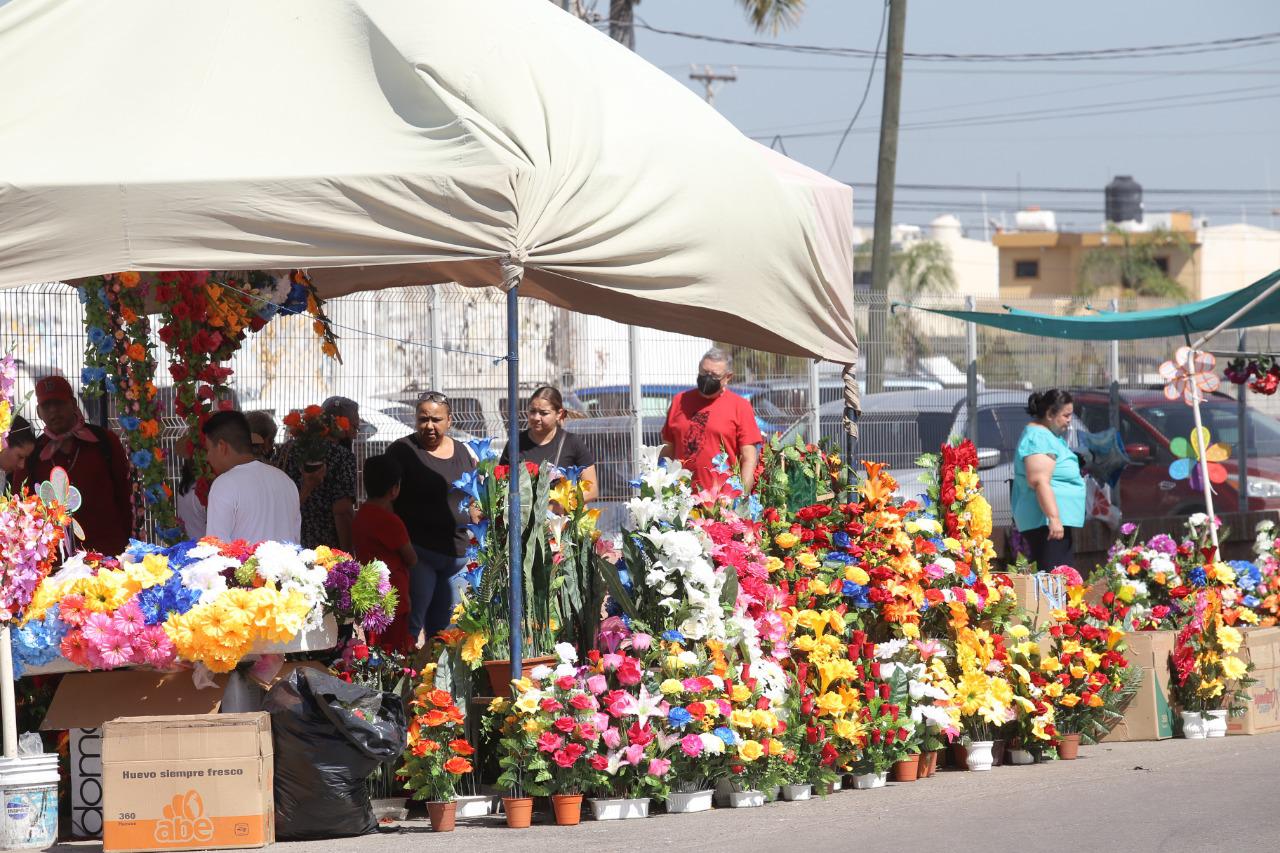 $!Recomienda PC Mazatlán no preparar alimentos en los panteones por la falta de higiene