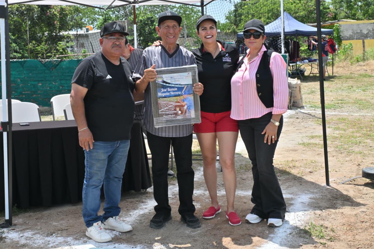 $!Homenajean a Jaime y José Ramón Magaña, en el arranque de la Liga Campesina de Beisbol Río Presidio