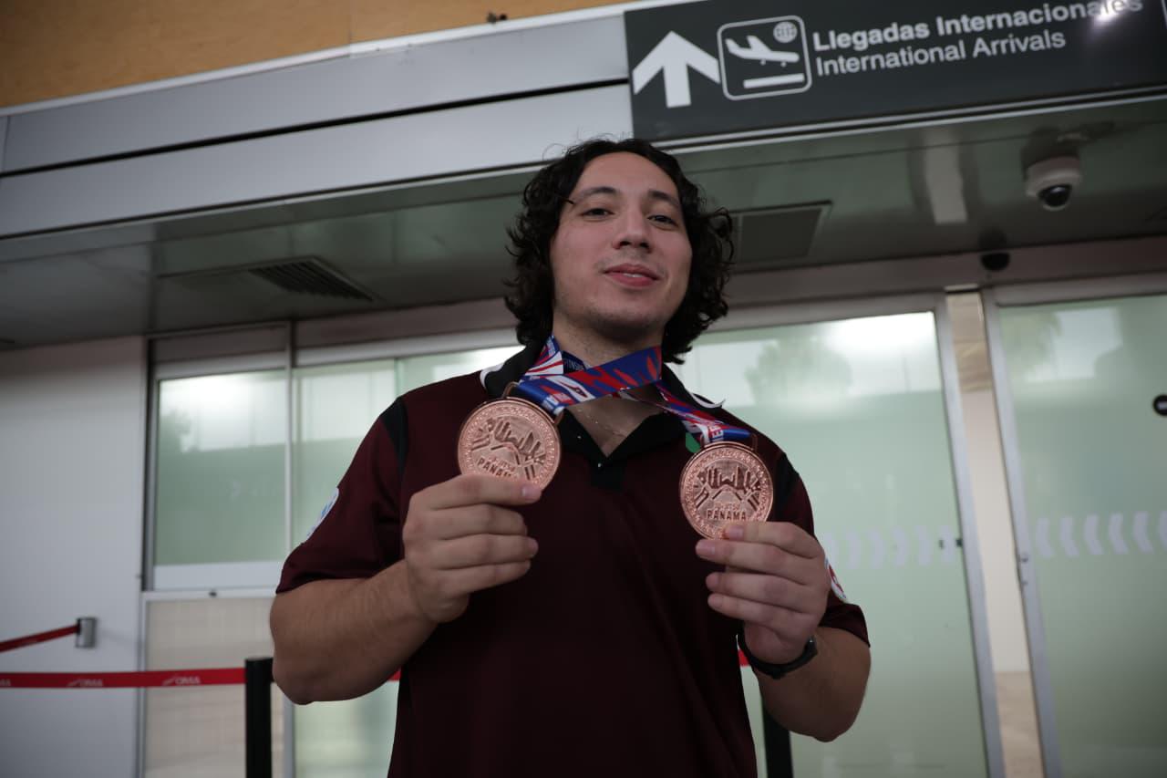 $!Culiacanense Érick García regresa a casa como doble medallista panamericano de Jiu Jitsu