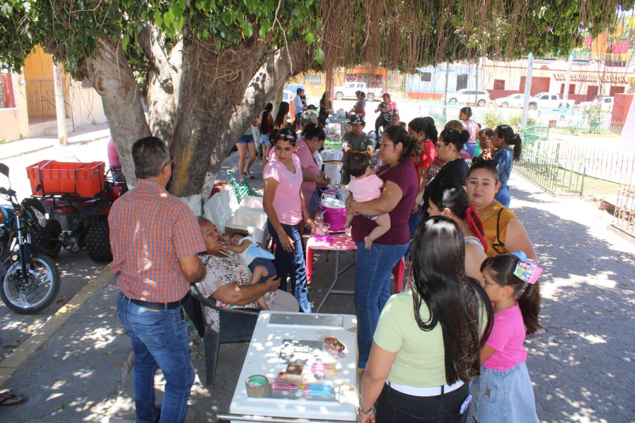 $!Vecinos apoyan muestra gastronómica tras cancelación de turistas en Chametla
